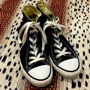 black canvas unisex converse size 6